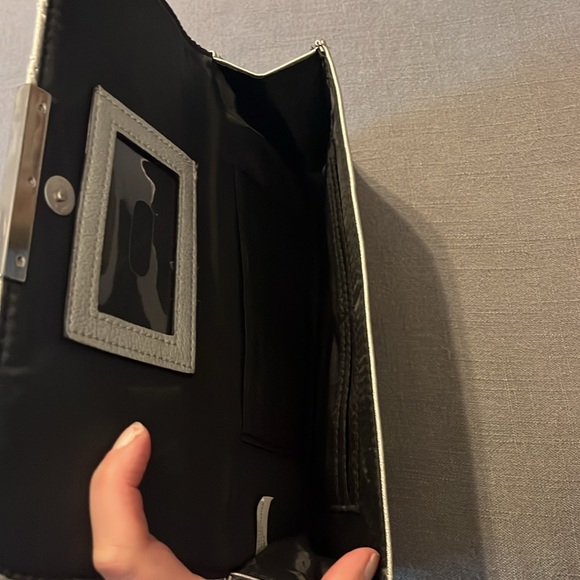 Guess clutch wallet - Picture 3 of 4